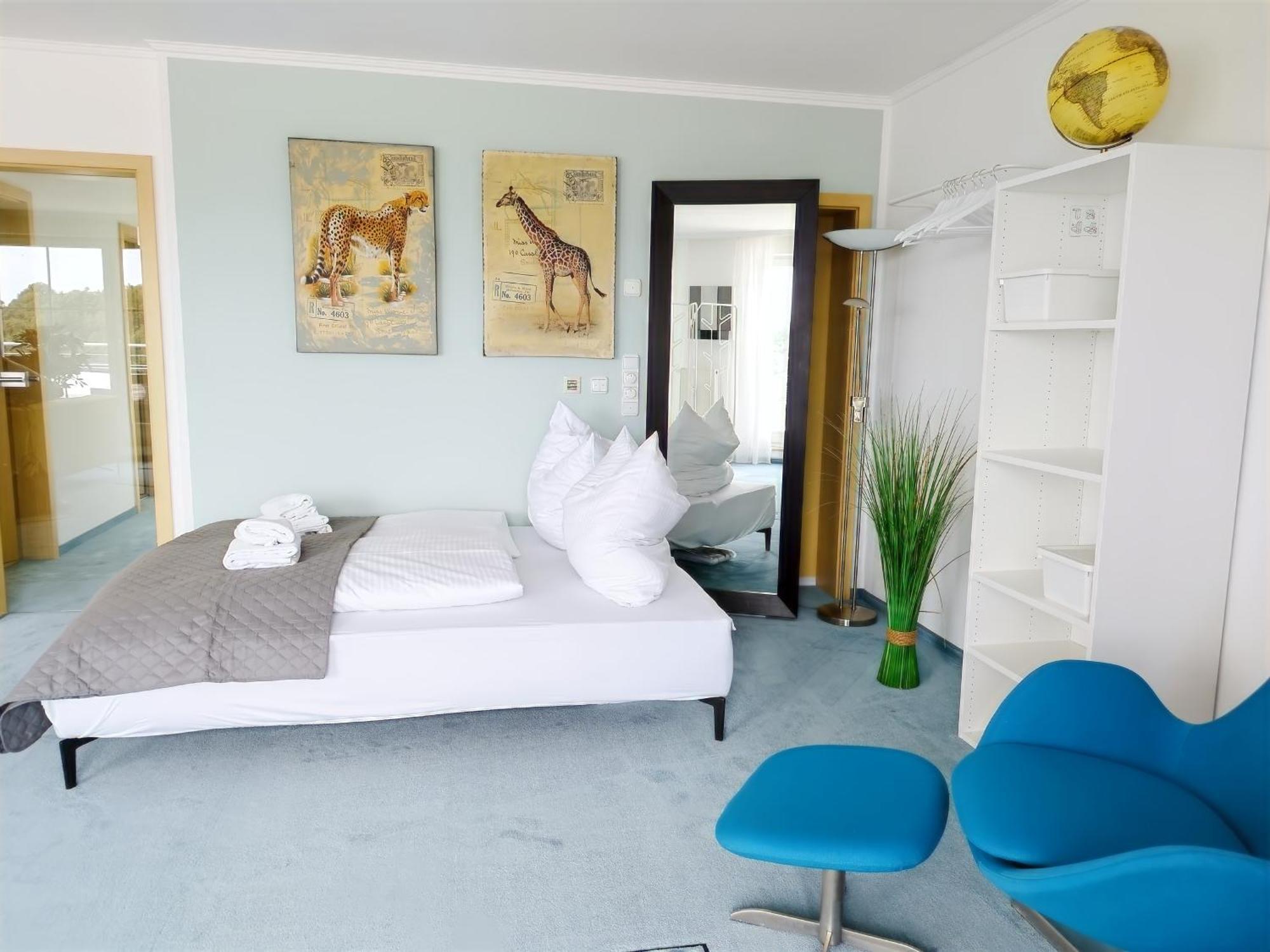 Seeblickapartment: Lakeside Retreat With Sauna And Rooftop Terrace Apartment Spalt