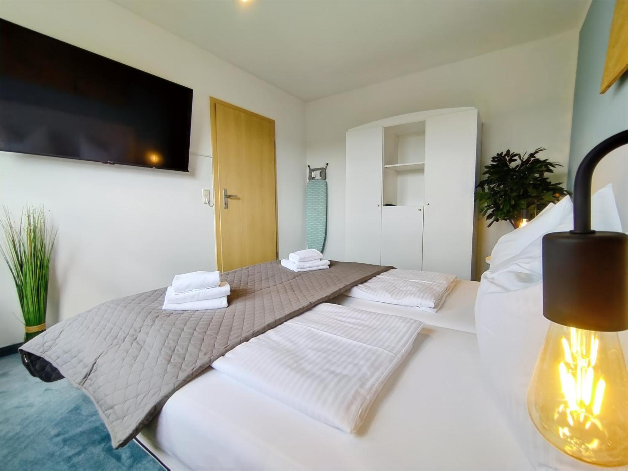 Seeblickapartment: Lakeside Retreat With Sauna And Rooftop Terrace Spalt