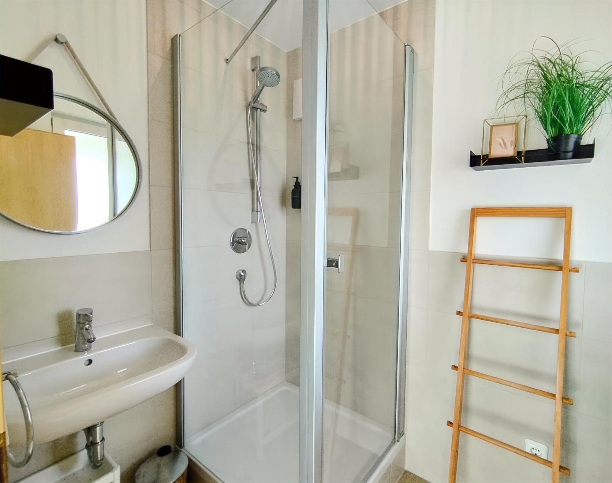 Seeblickapartment: Lakeside Retreat With Sauna And Rooftop Terrace * Spalt